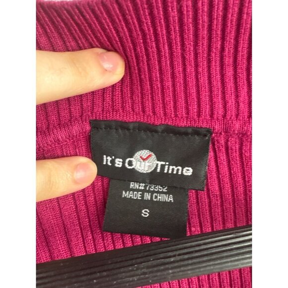 Ribbed Magenta V-Neck Sweater Size S Its Our Time Rayon & Polyester - Picture 5 of 6